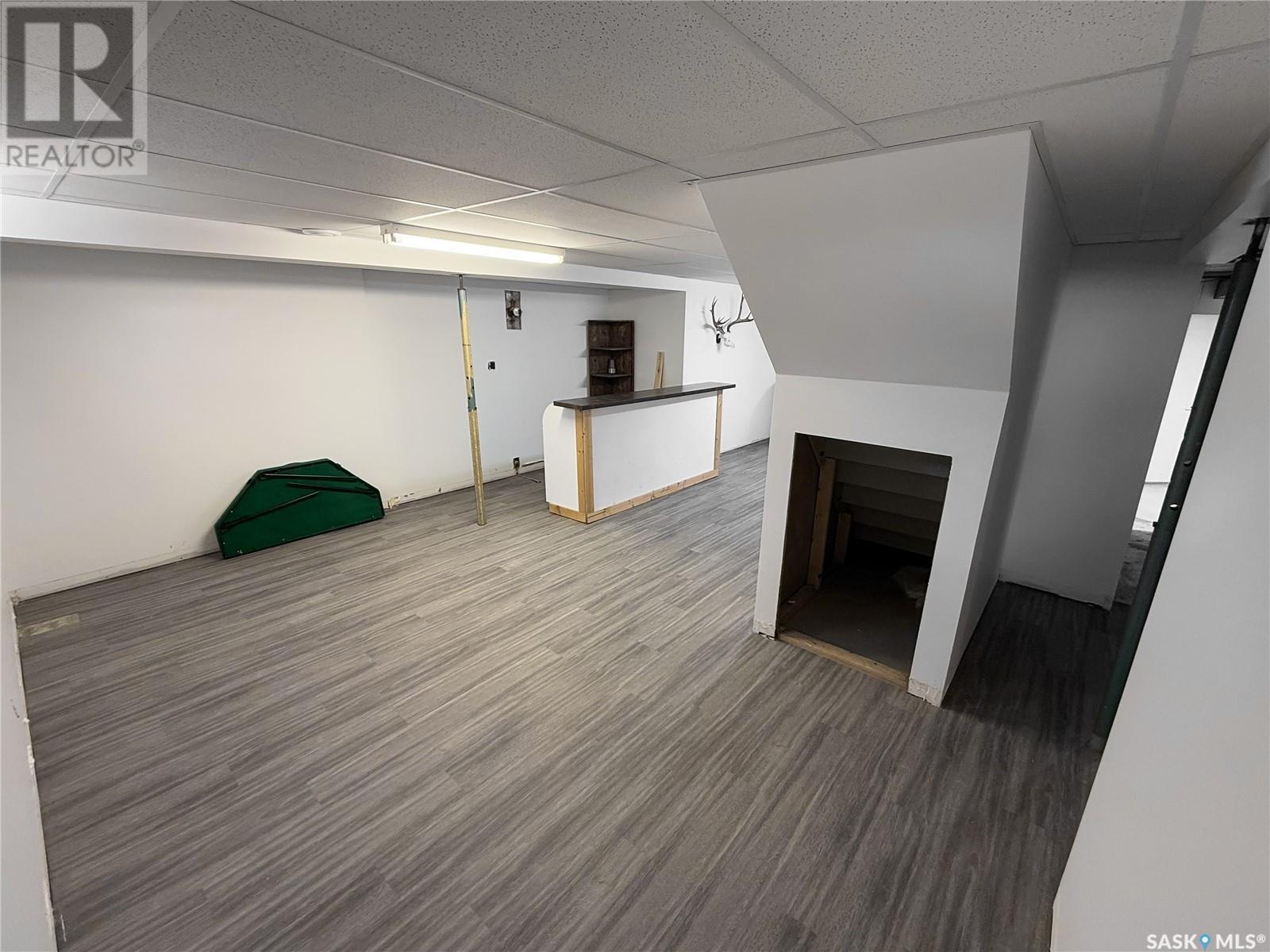 208 1St Street E, Climax, SK - Indoor