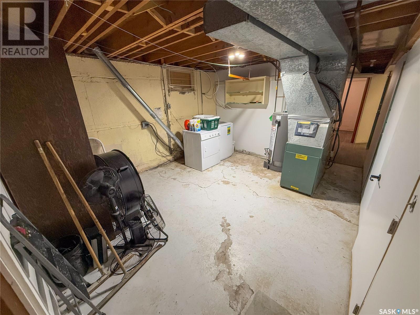 208 1St Street E, Climax, SK - Indoor Photo Showing Basement