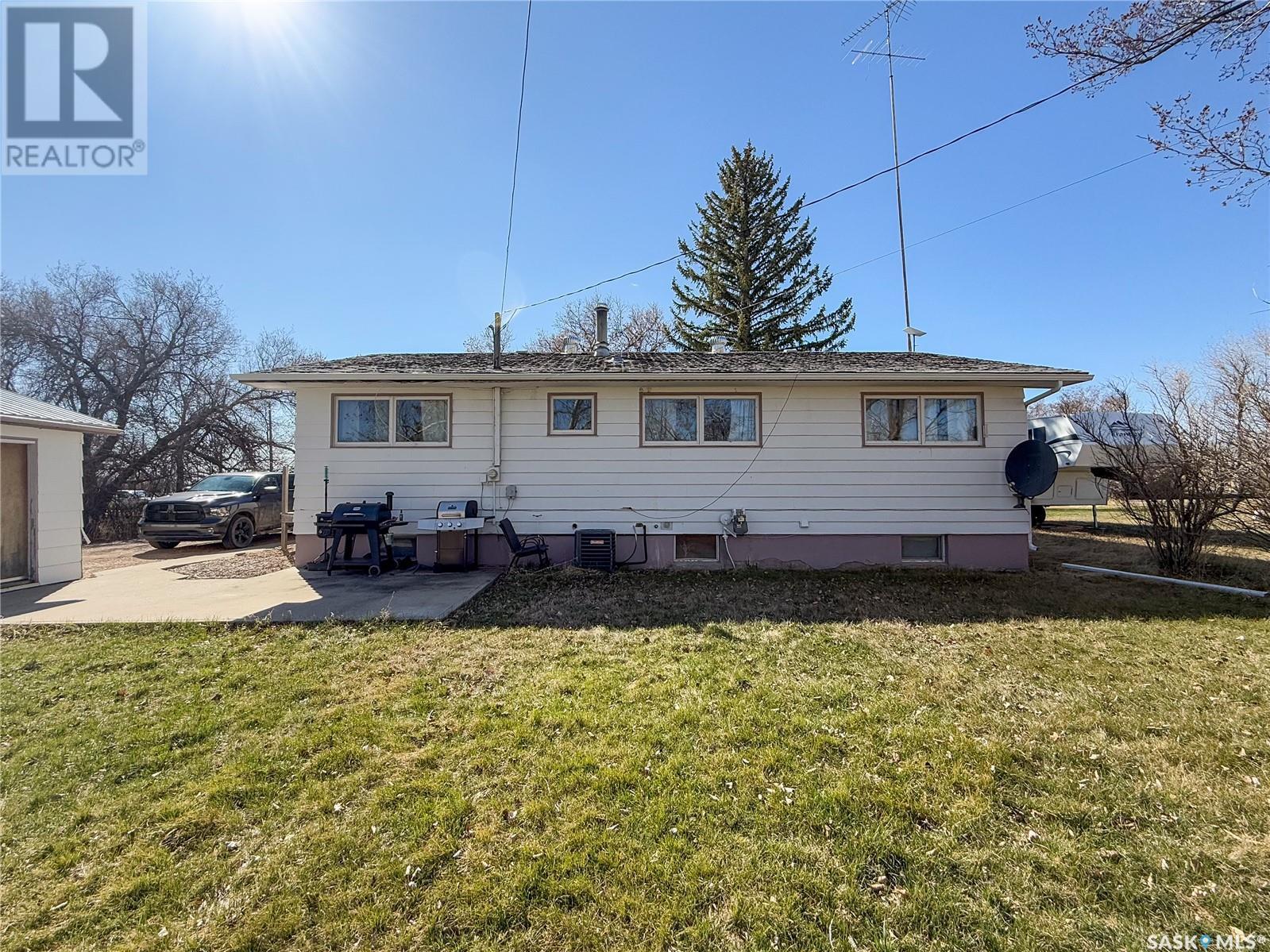 208 1St Street E, Climax, SK - Outdoor