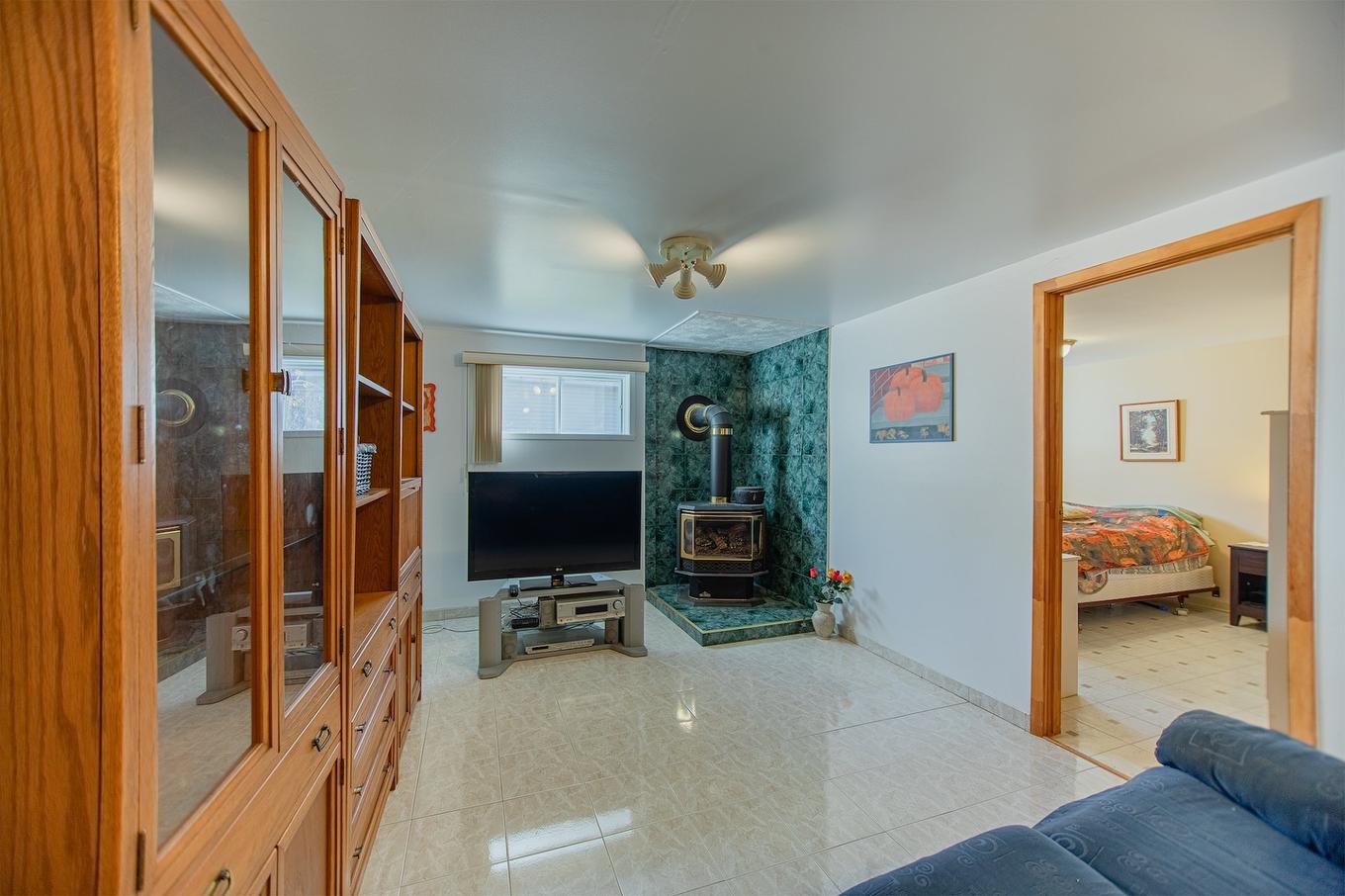 Salle familiale - 700 Rue Des Pâquerettes, Chertsey, QC - Indoor Photo Showing Other Room