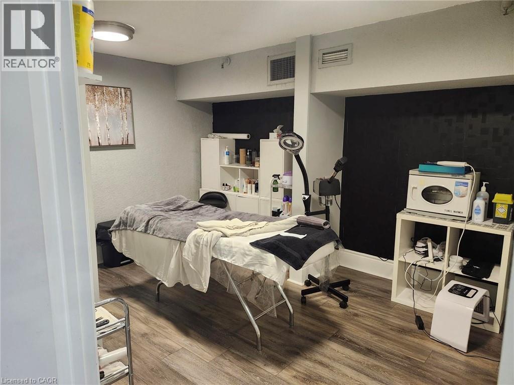 Treatment room - 2200 Rymal Road E, Glanbrook, ON