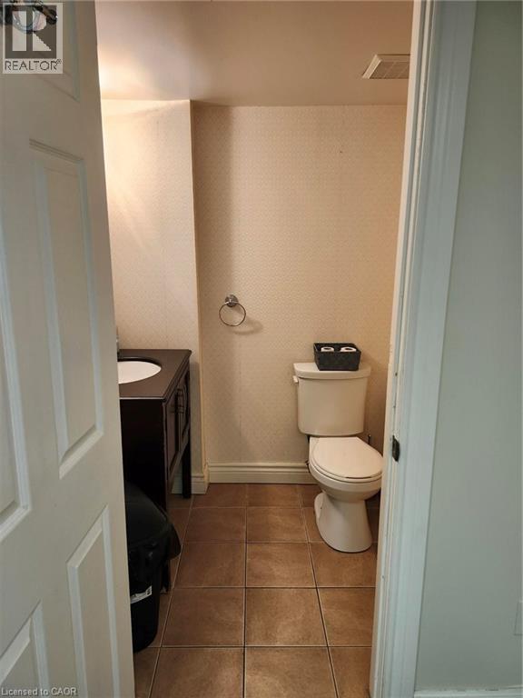 Second floor bathroom - 2200 Rymal Road E, Glanbrook, ON