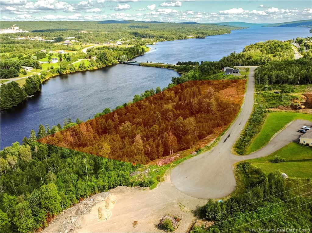 34 Clearview Crt, Nackawic, NB