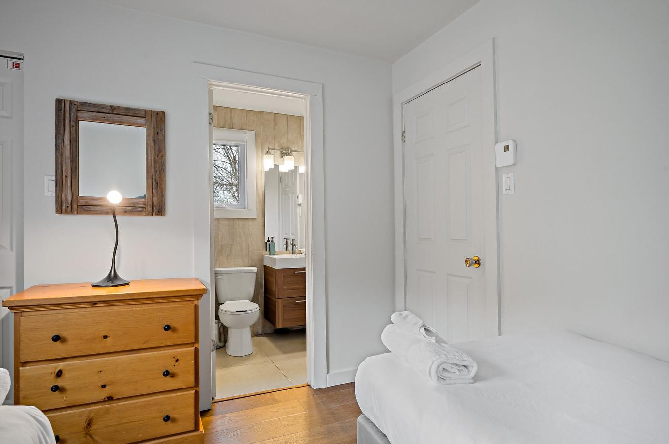 Bedroom - 439-237 Ch. De Lac-Tremblant-Nord, Mont-Tremblant, QC - Indoor Photo Showing Bedroom