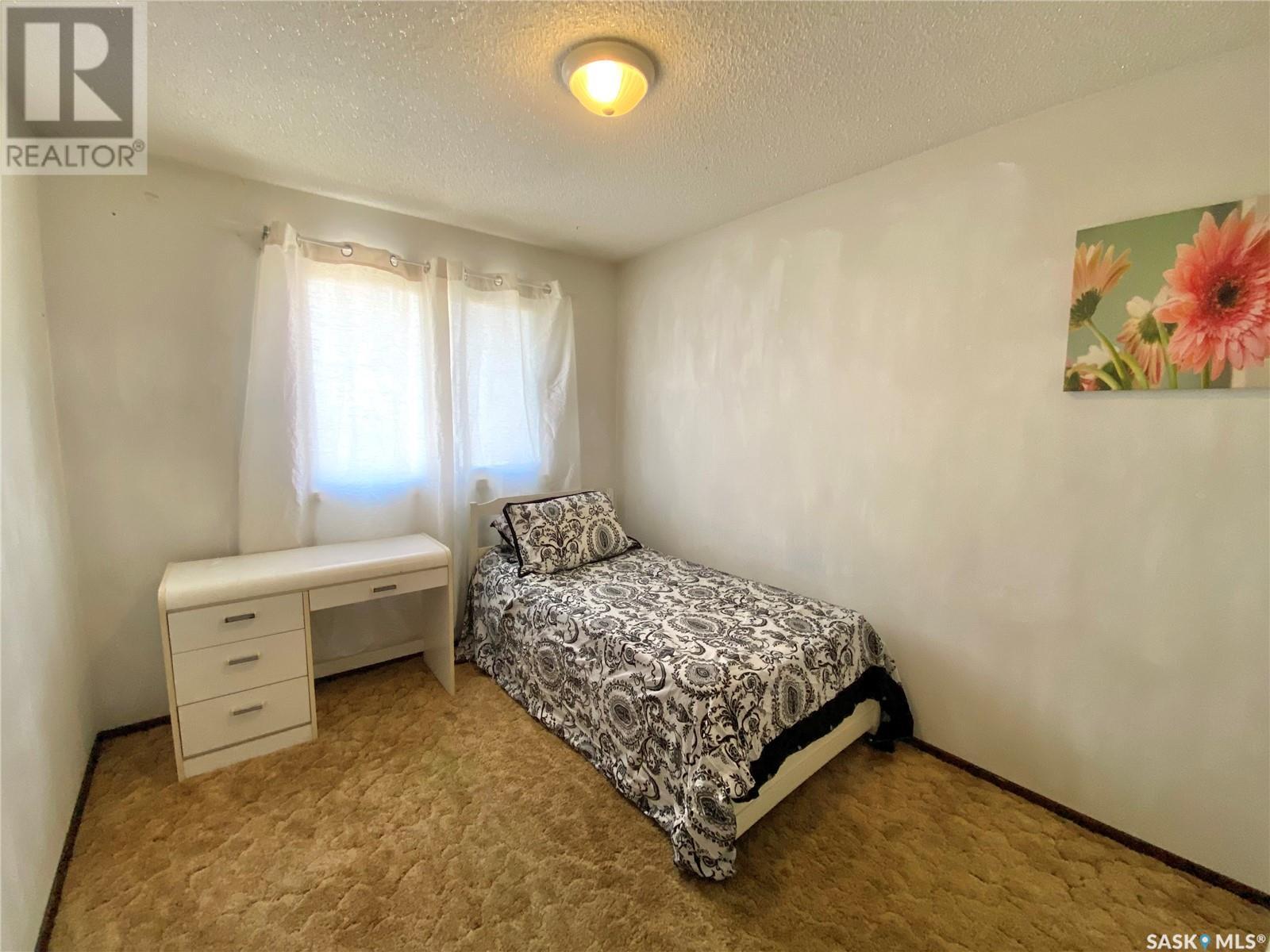 209 3Rd Avenue W, Frontier, SK - Indoor Photo Showing Bedroom