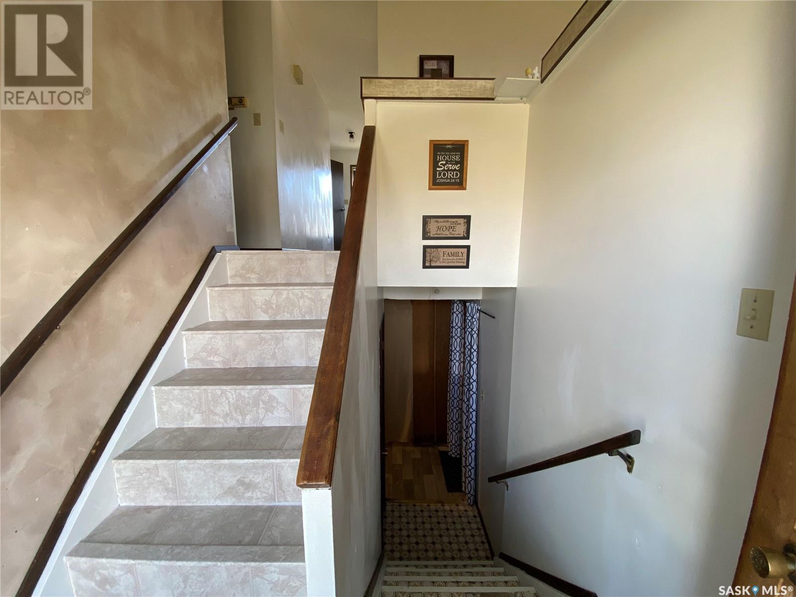 209 3Rd Avenue W, Frontier, SK - Indoor Photo Showing Other Room