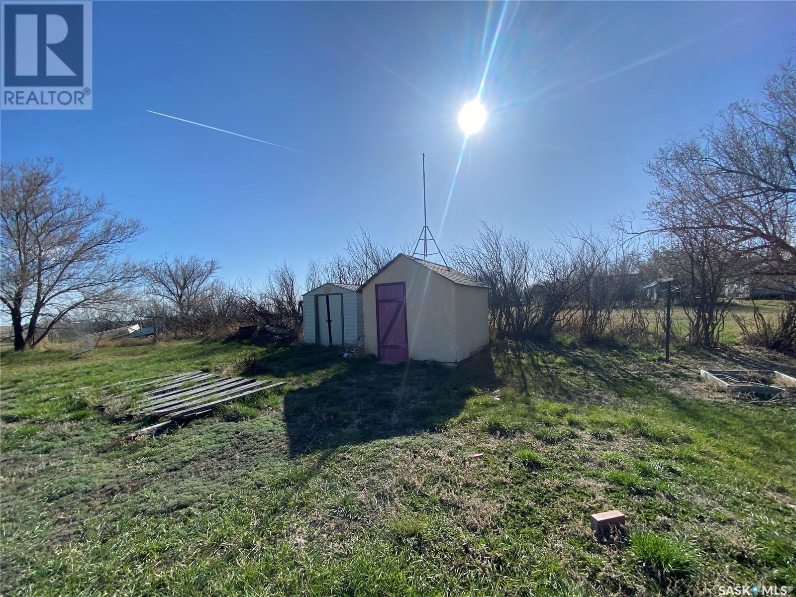 209 3Rd Avenue W, Frontier, SK - Outdoor