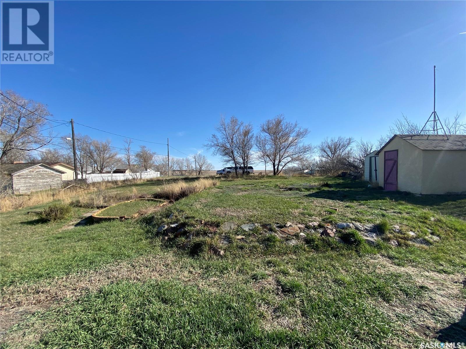 209 3Rd Avenue W, Frontier, SK - Outdoor