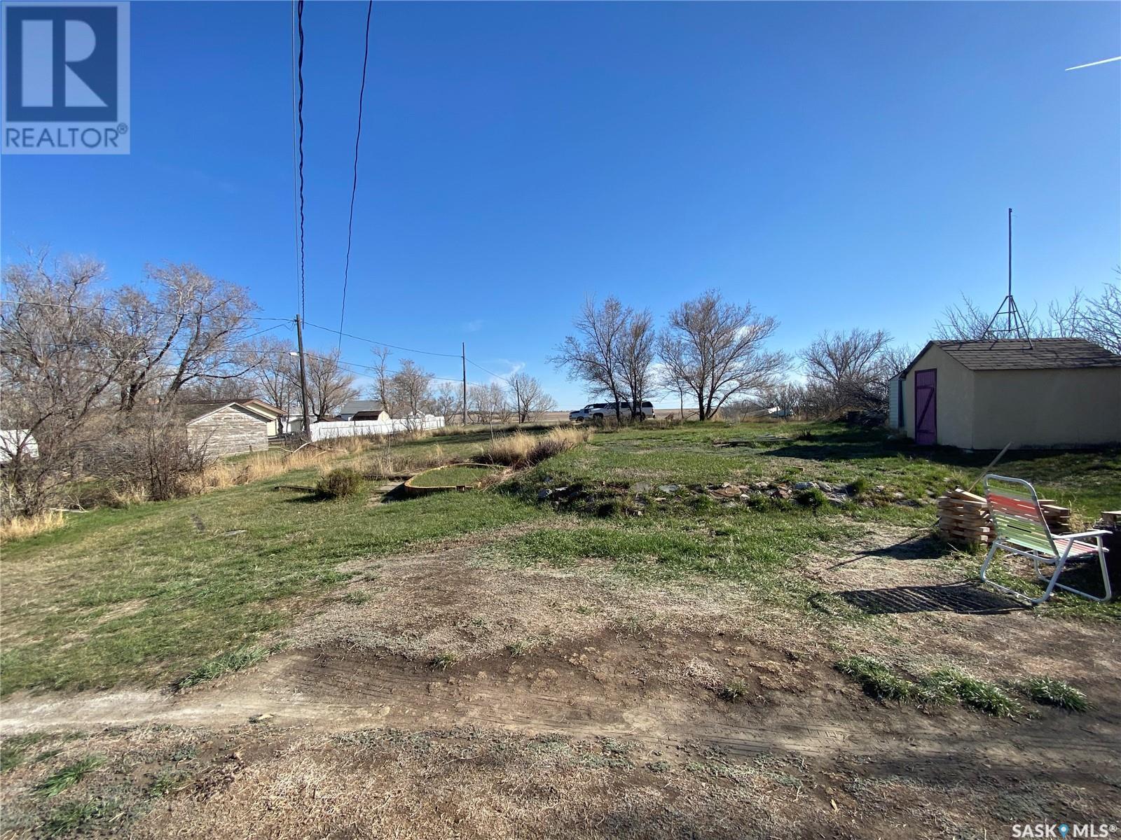 209 3Rd Avenue W, Frontier, SK - Outdoor