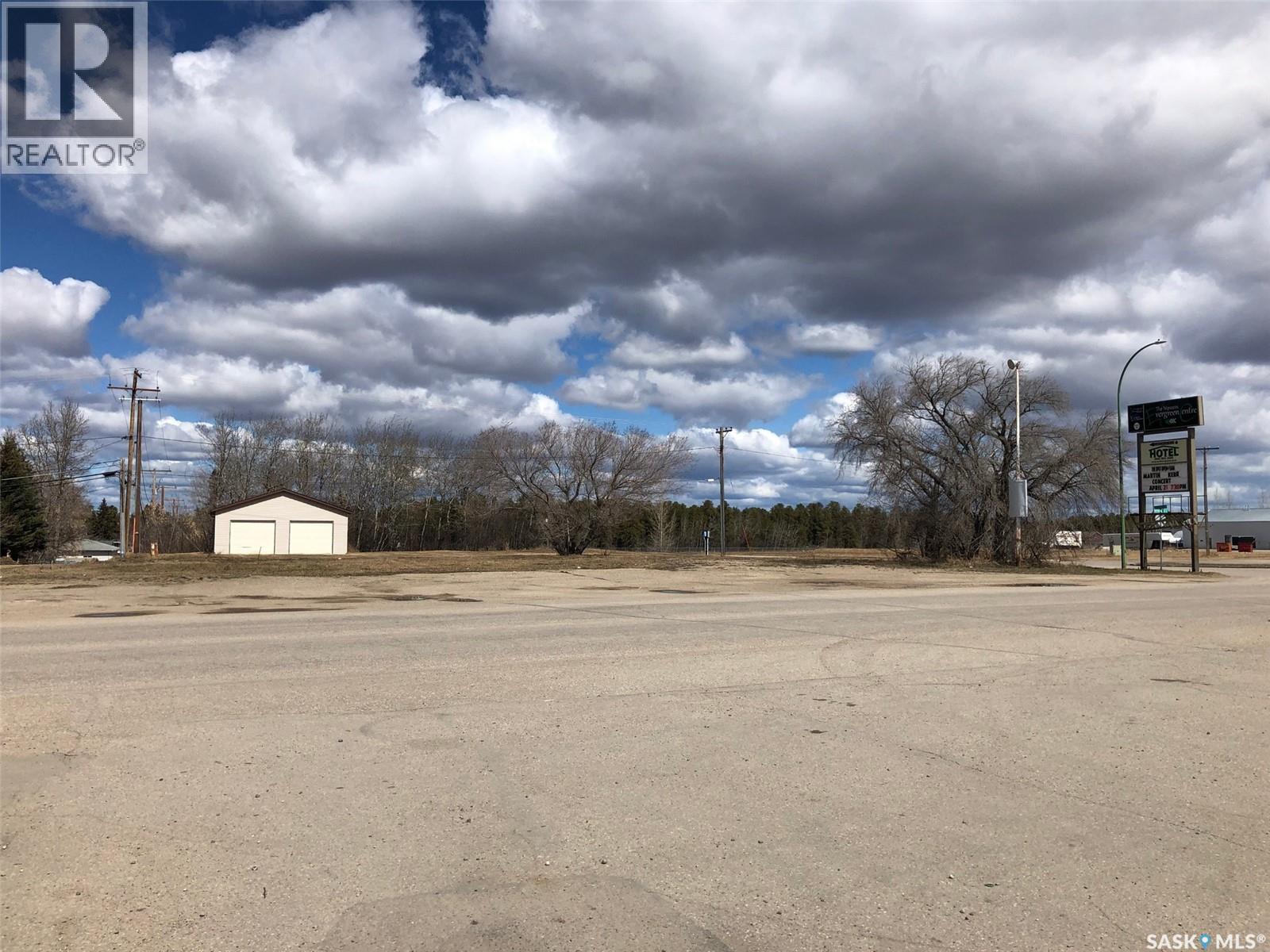 603-605 Nipawin Road E, Nipawin, SK