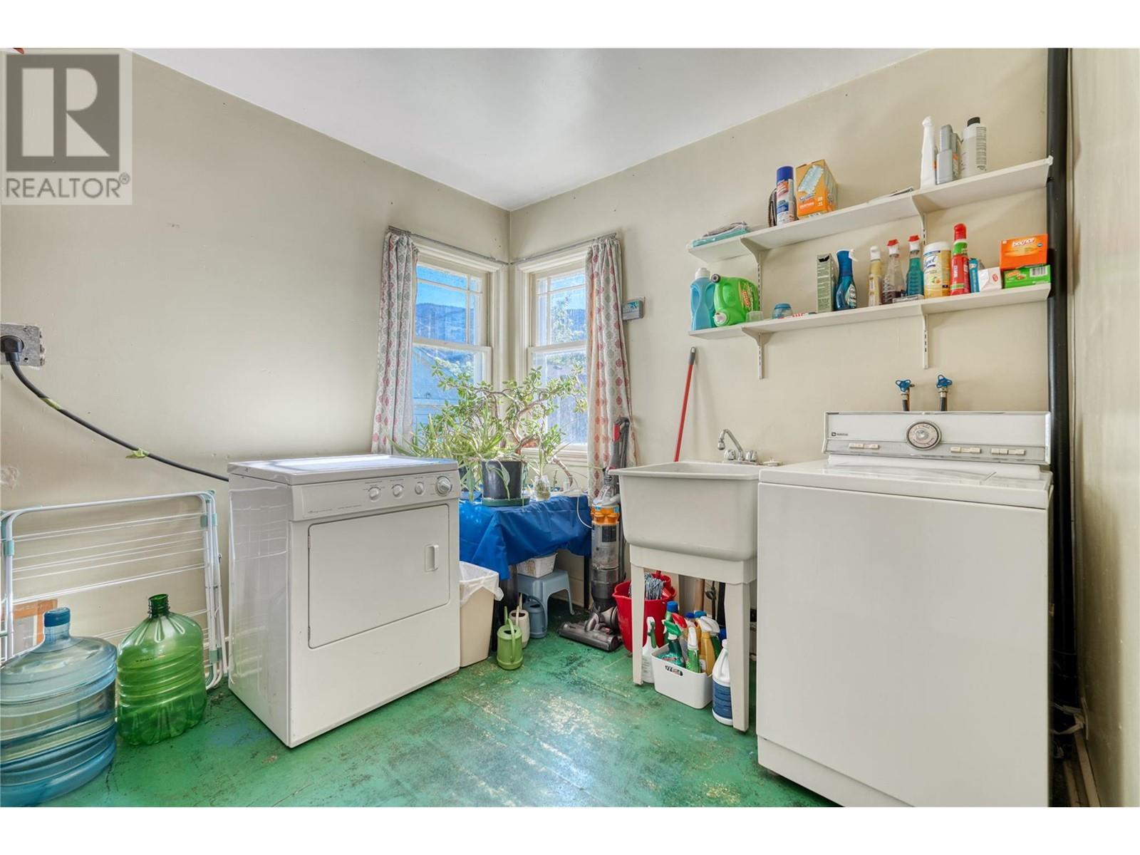 9 Harbour Key Drive, Osoyoos, BC - Indoor Photo Showing Laundry Room