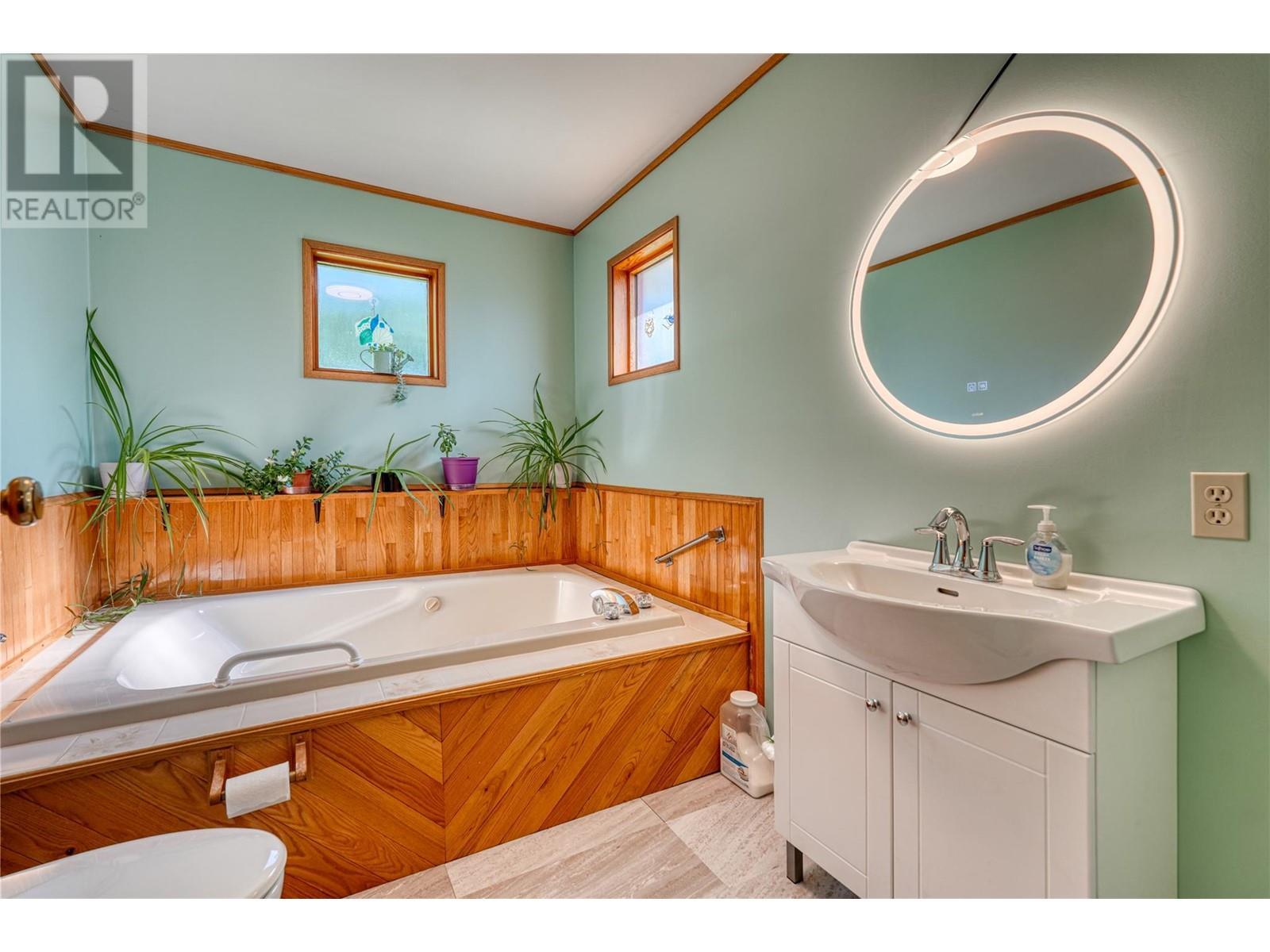 9 Harbour Key Drive, Osoyoos, BC - Indoor Photo Showing Bathroom