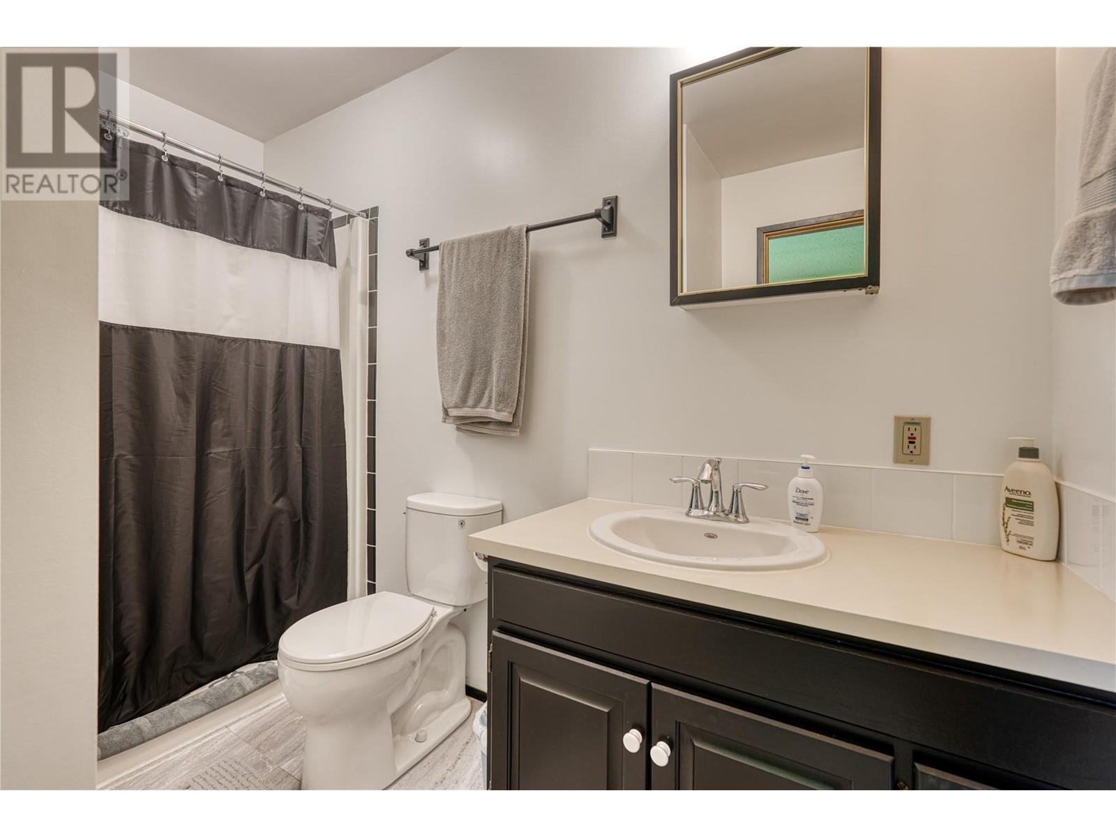 9 Harbour Key Drive, Osoyoos, BC - Indoor Photo Showing Bathroom