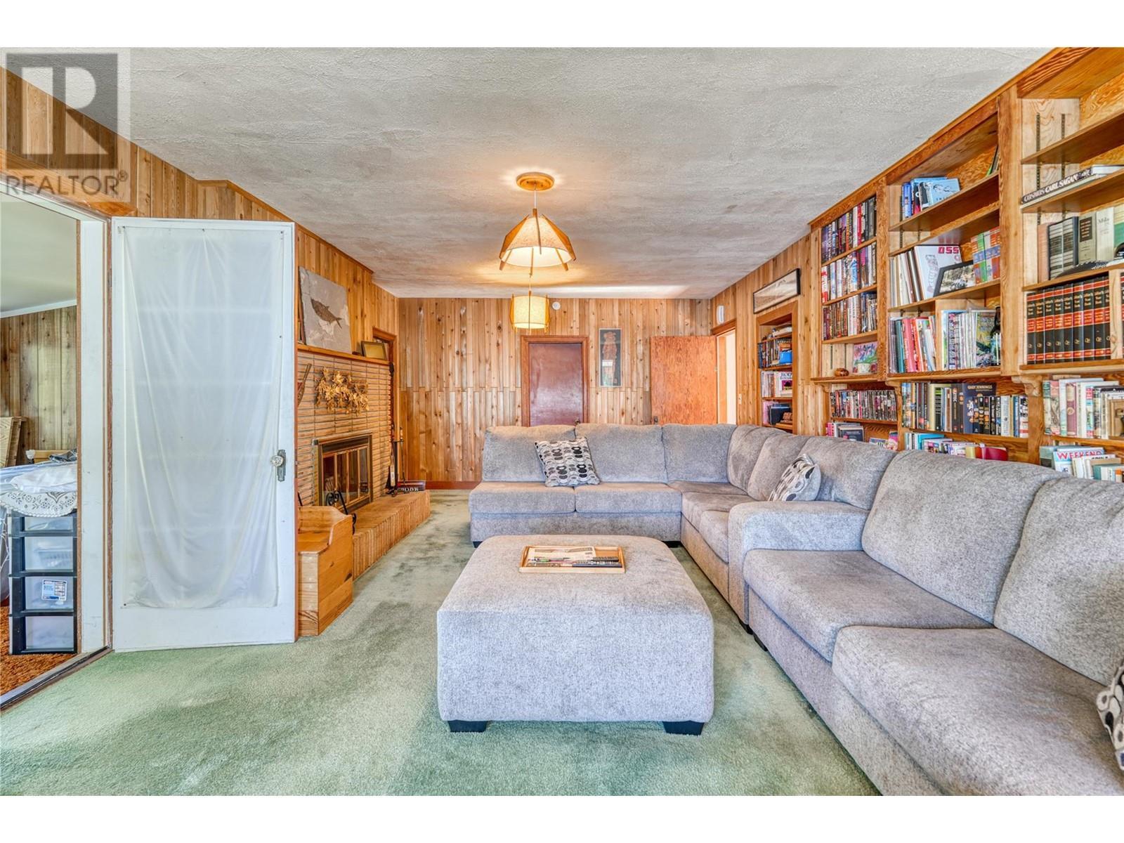 9 Harbour Key Drive, Osoyoos, BC - Indoor Photo Showing Living Room With Fireplace