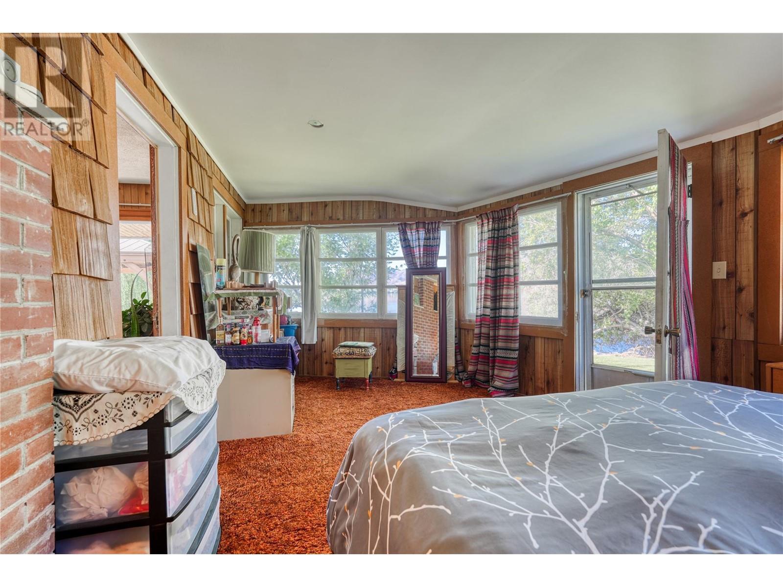 9 Harbour Key Drive, Osoyoos, BC - Indoor Photo Showing Bedroom