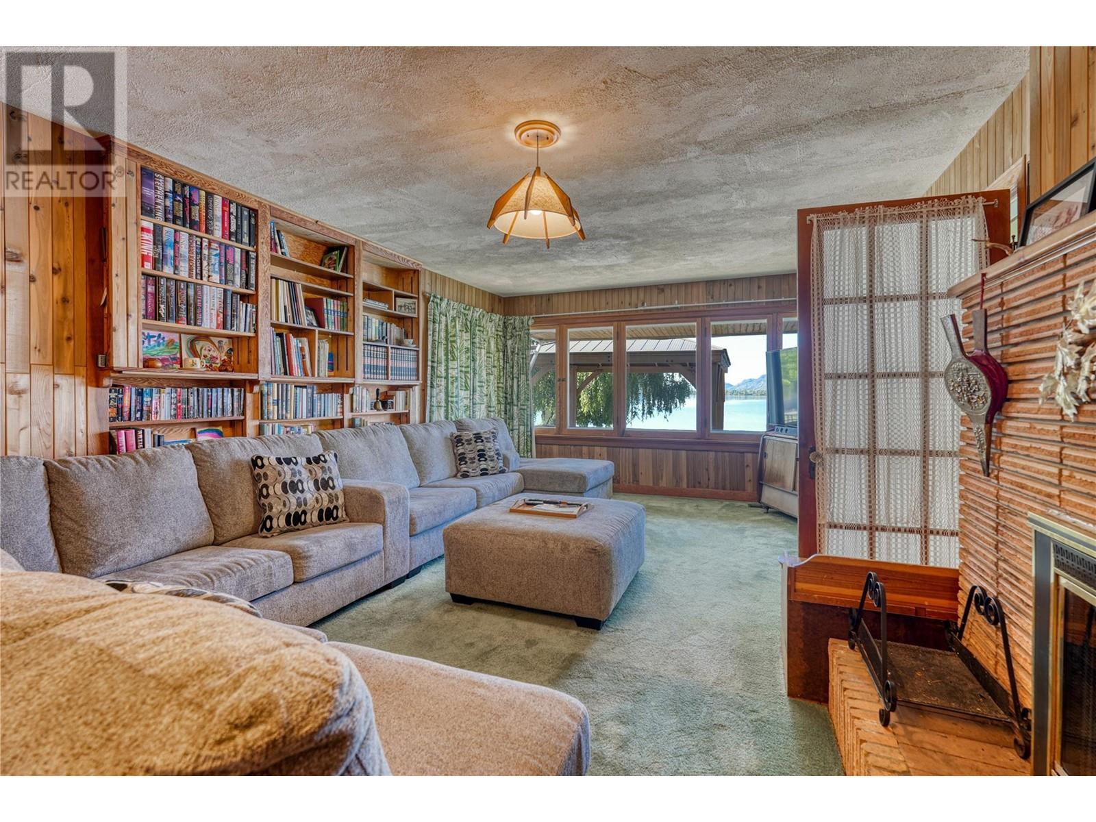 9 Harbour Key Drive, Osoyoos, BC - Indoor Photo Showing Living Room With Fireplace