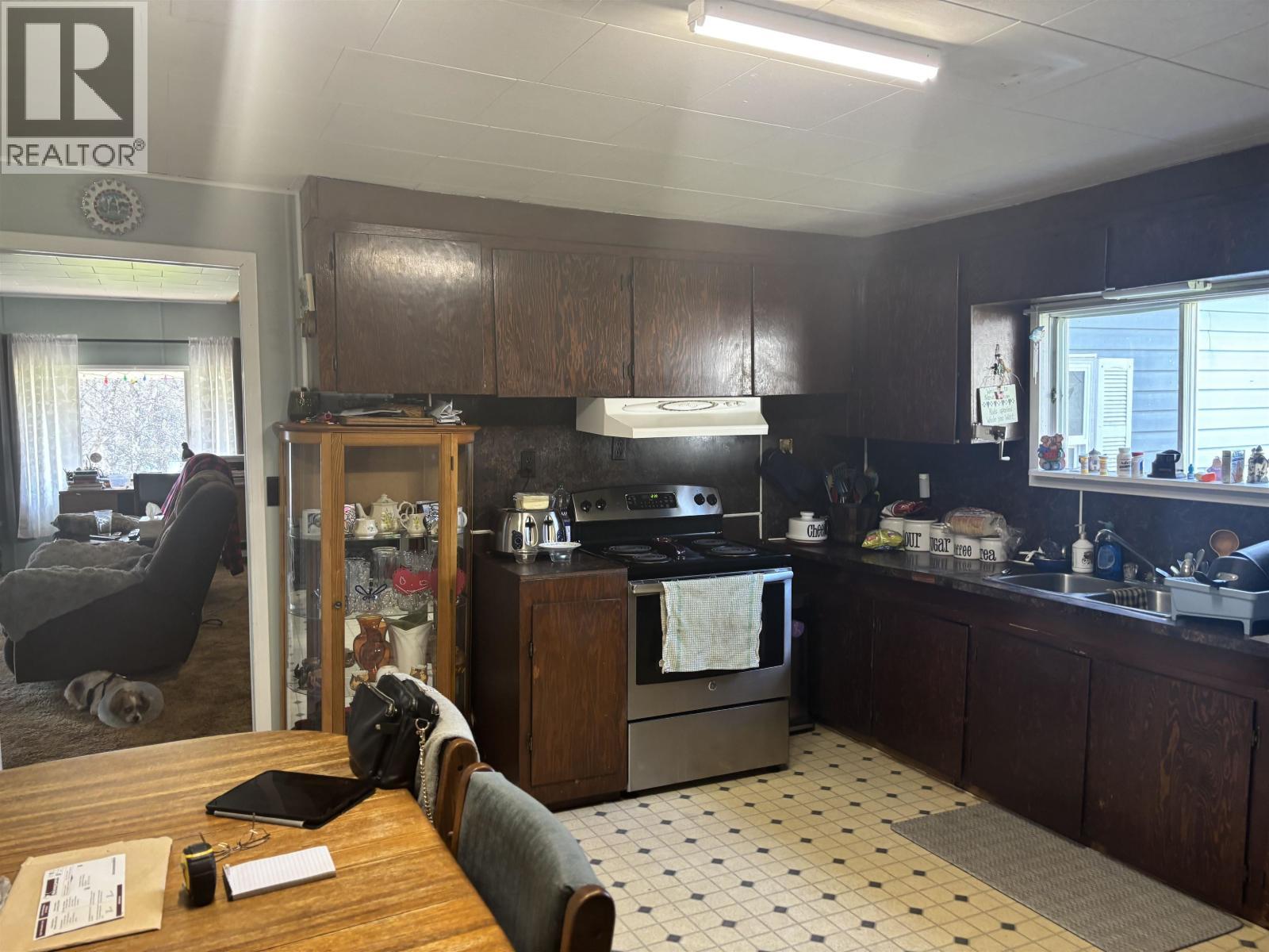 6162 Cedar Creek Road, Likely, BC - Indoor Photo Showing Kitchen
