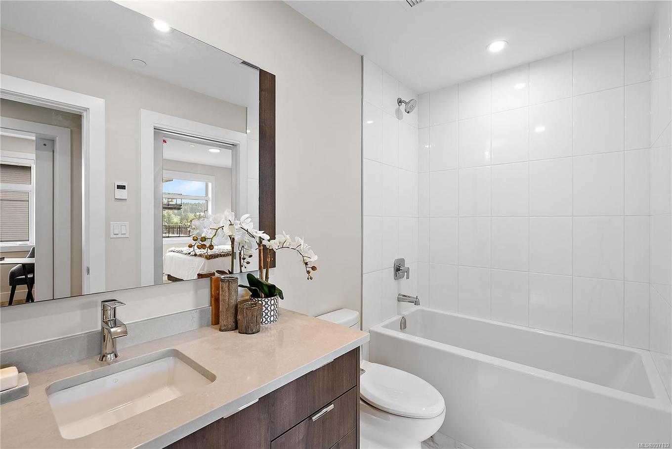 604-2520 Hackett Cres, Central Saanich, BC - Indoor Photo Showing Bathroom