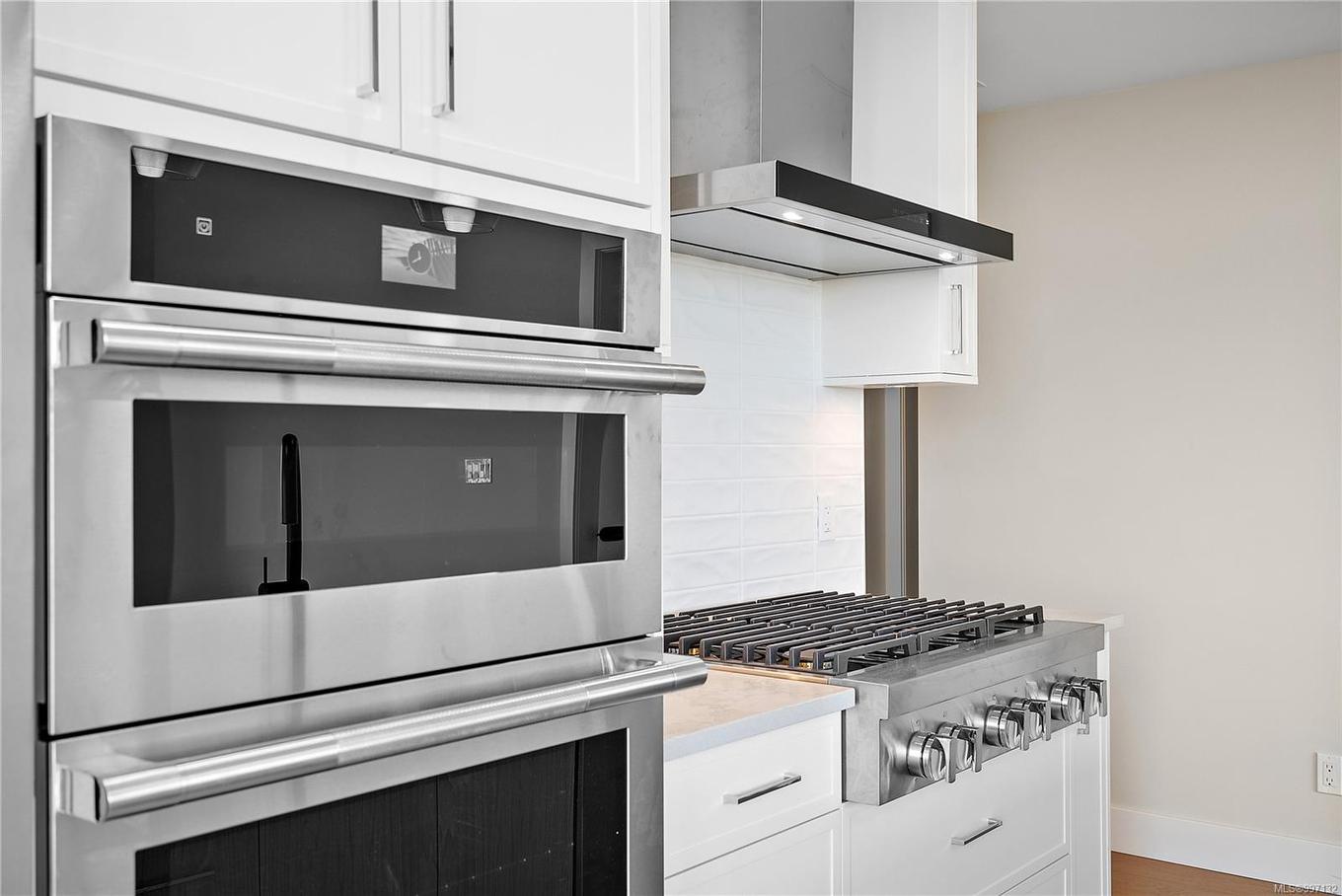 604-2520 Hackett Cres, Central Saanich, BC - Indoor Photo Showing Kitchen