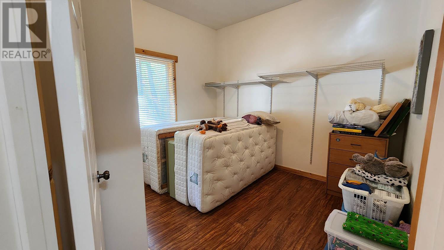 Main home bedroom - 16424 Wadds Road, Crawford Bay, BC - Indoor