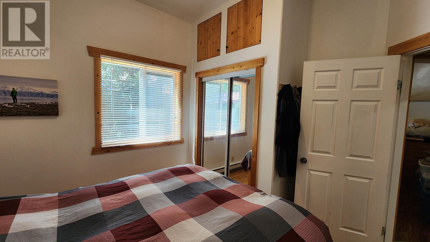 Main home bedroom - 16424 Wadds Road, Crawford Bay, BC - Indoor Photo Showing Bedroom