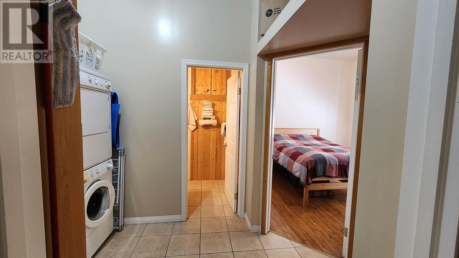 Main home laundry - 16424 Wadds Road, Crawford Bay, BC - Indoor Photo Showing Laundry Room