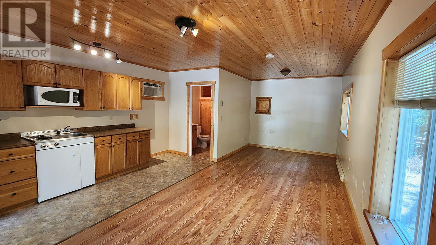 Cabin 1 interior - 16424 Wadds Road, Crawford Bay, BC - Indoor Photo Showing Kitchen