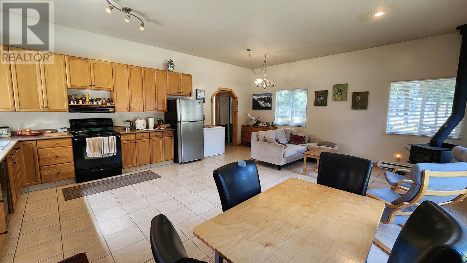 Main home interior, main room - 16424 Wadds Road, Crawford Bay, BC - Indoor