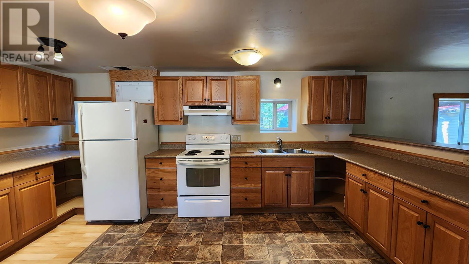 Manufactured Home kitchen - 16424 Wadds Road, Crawford Bay, BC - Indoor Photo Showing Kitchen With Double Sink