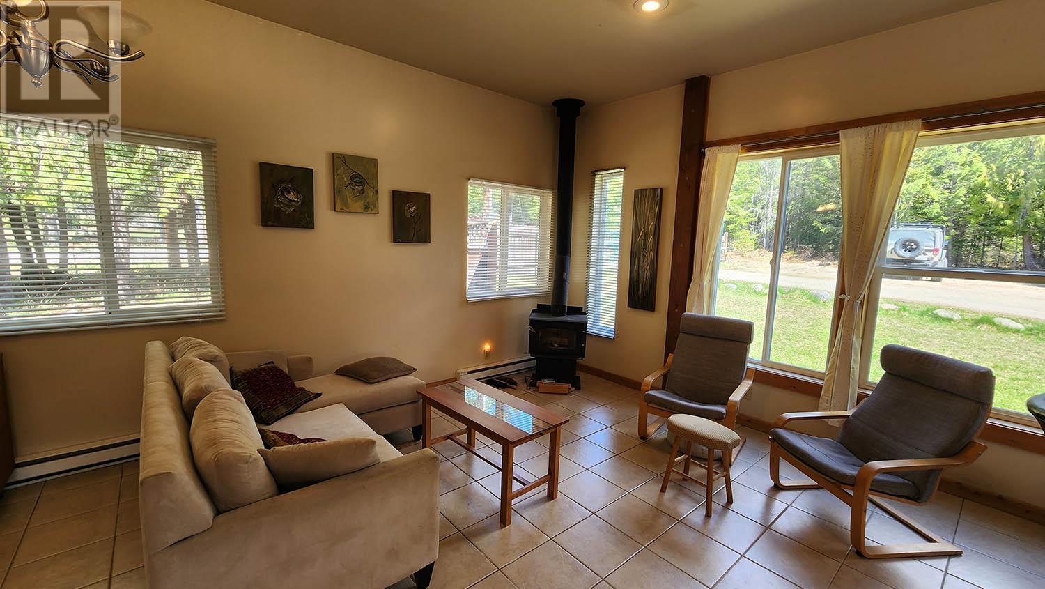 Main home interior, main room - 16424 Wadds Road, Crawford Bay, BC - Indoor Photo Showing Other Room