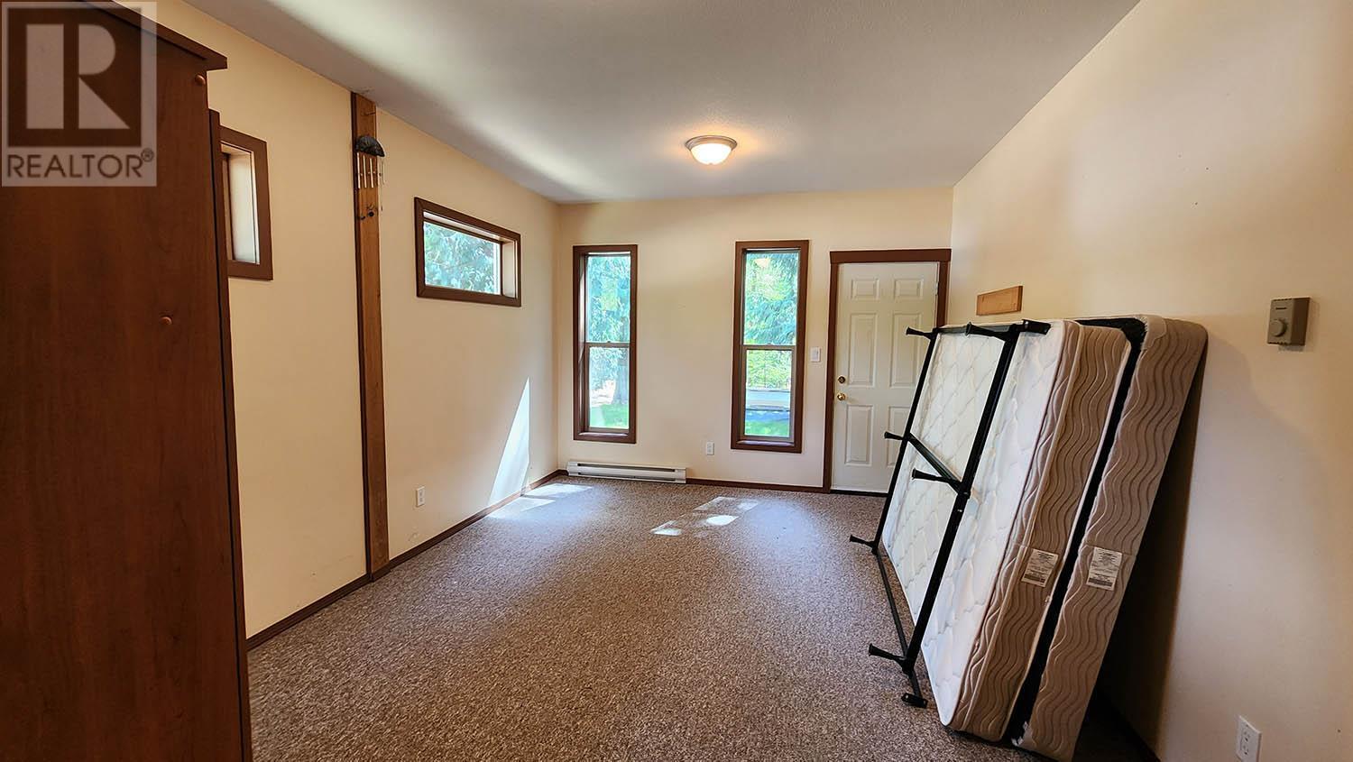 Manufactured Home main bedroom - 16424 Wadds Road, Crawford Bay, BC - Indoor Photo Showing Other Room