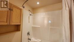 Manufactured Home main bath -