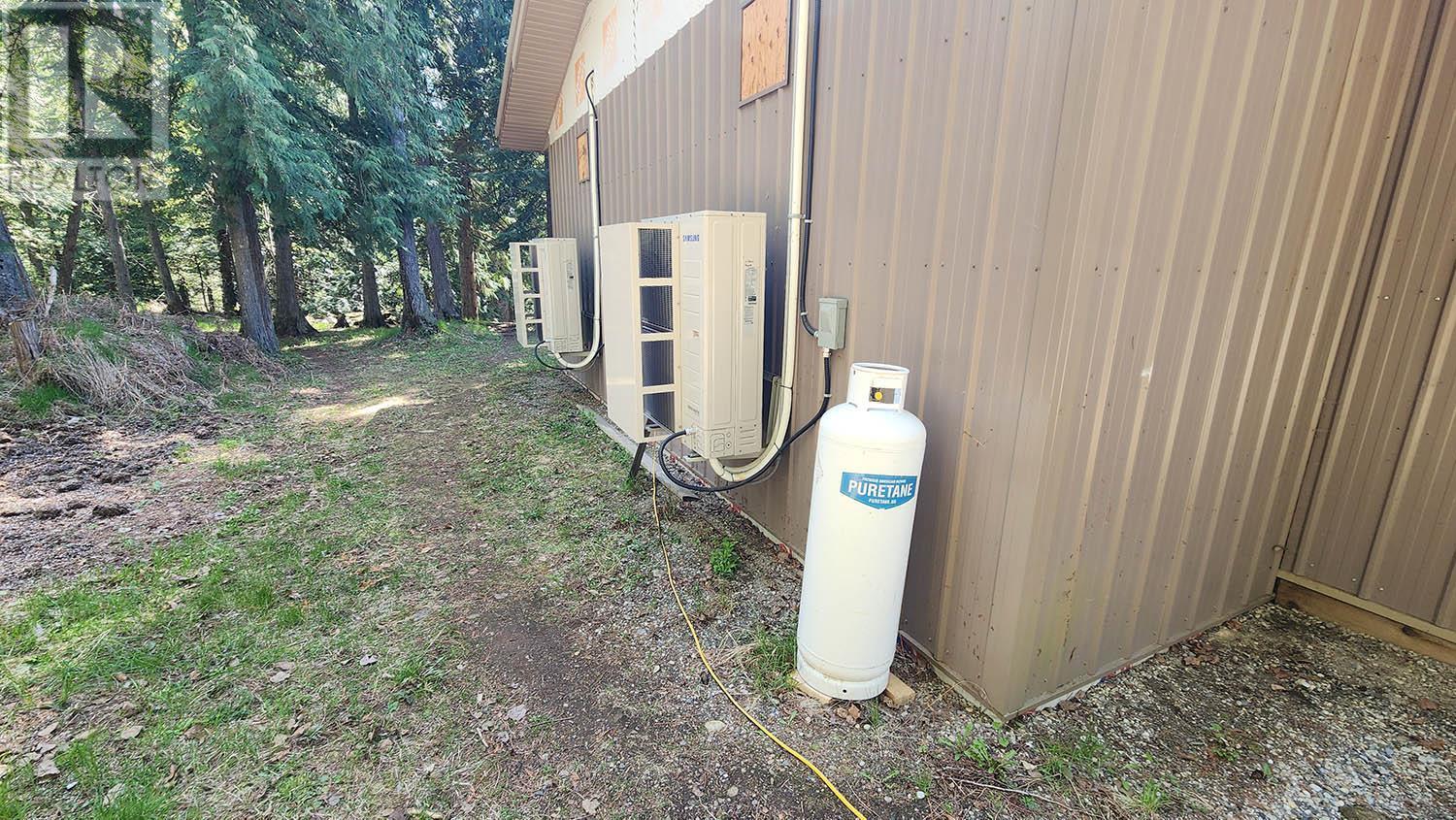 Shop Exterior - 16424 Wadds Road, Crawford Bay, BC -