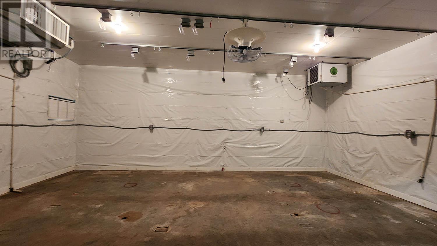 Shop Interior - 16424 Wadds Road, Crawford Bay, BC - Indoor