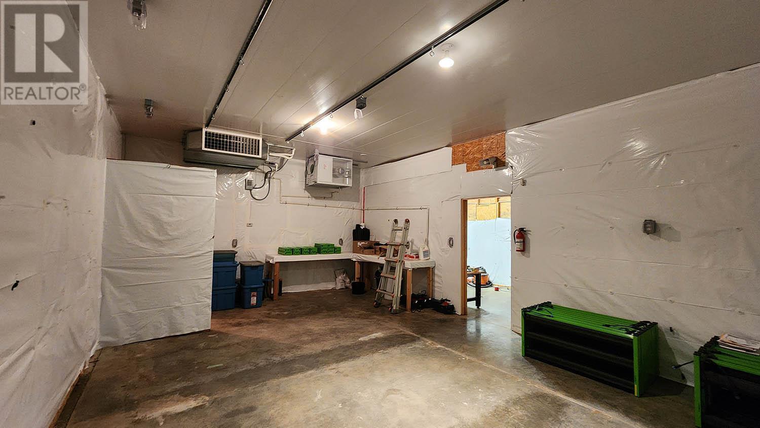 Shop Interior - 16424 Wadds Road, Crawford Bay, BC - Indoor