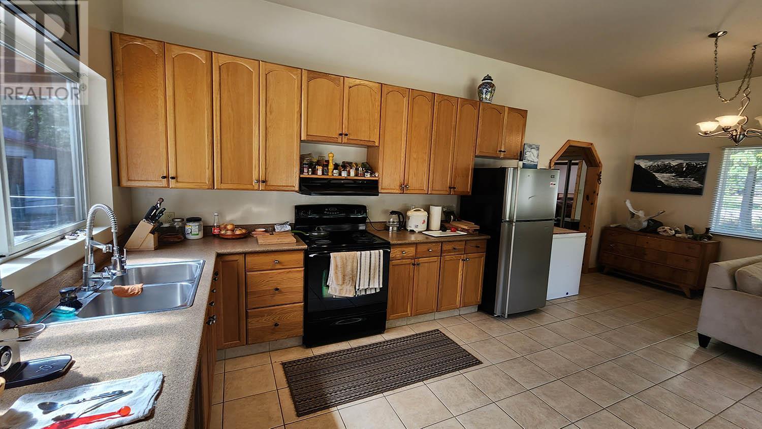Main home, kitchen - 16424 Wadds Road, Crawford Bay, BC - Indoor Photo Showing Kitchen With Double Sink
