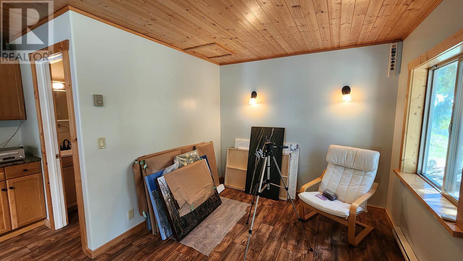 Second cabin interior - 16424 Wadds Road, Crawford Bay, BC - Indoor