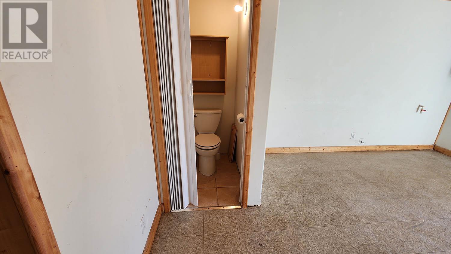 Office/Laundry cabin - 16424 Wadds Road, Crawford Bay, BC - Indoor Photo Showing Other Room