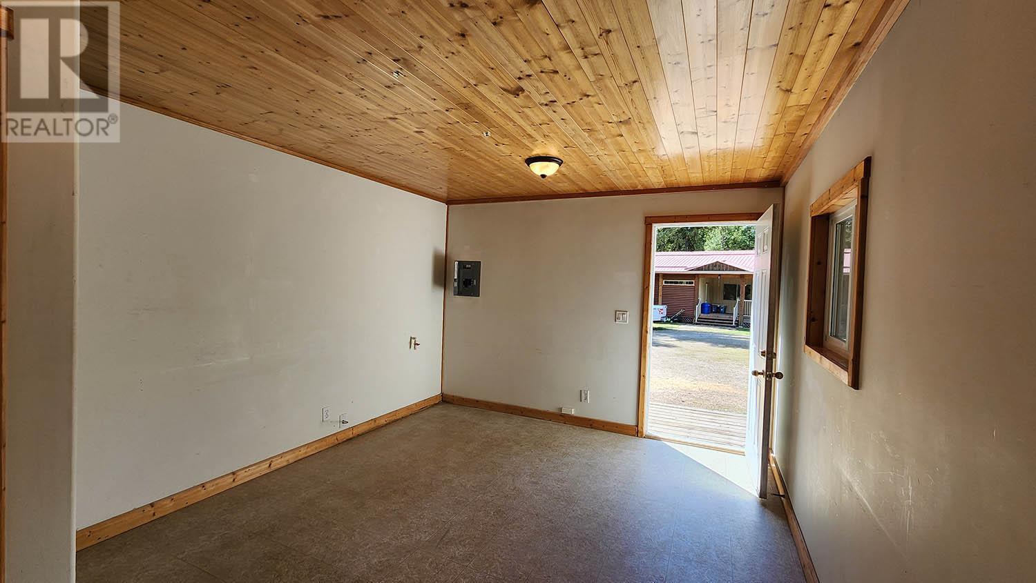 Office/Laundry cabin - 16424 Wadds Road, Crawford Bay, BC - Indoor Photo Showing Other Room