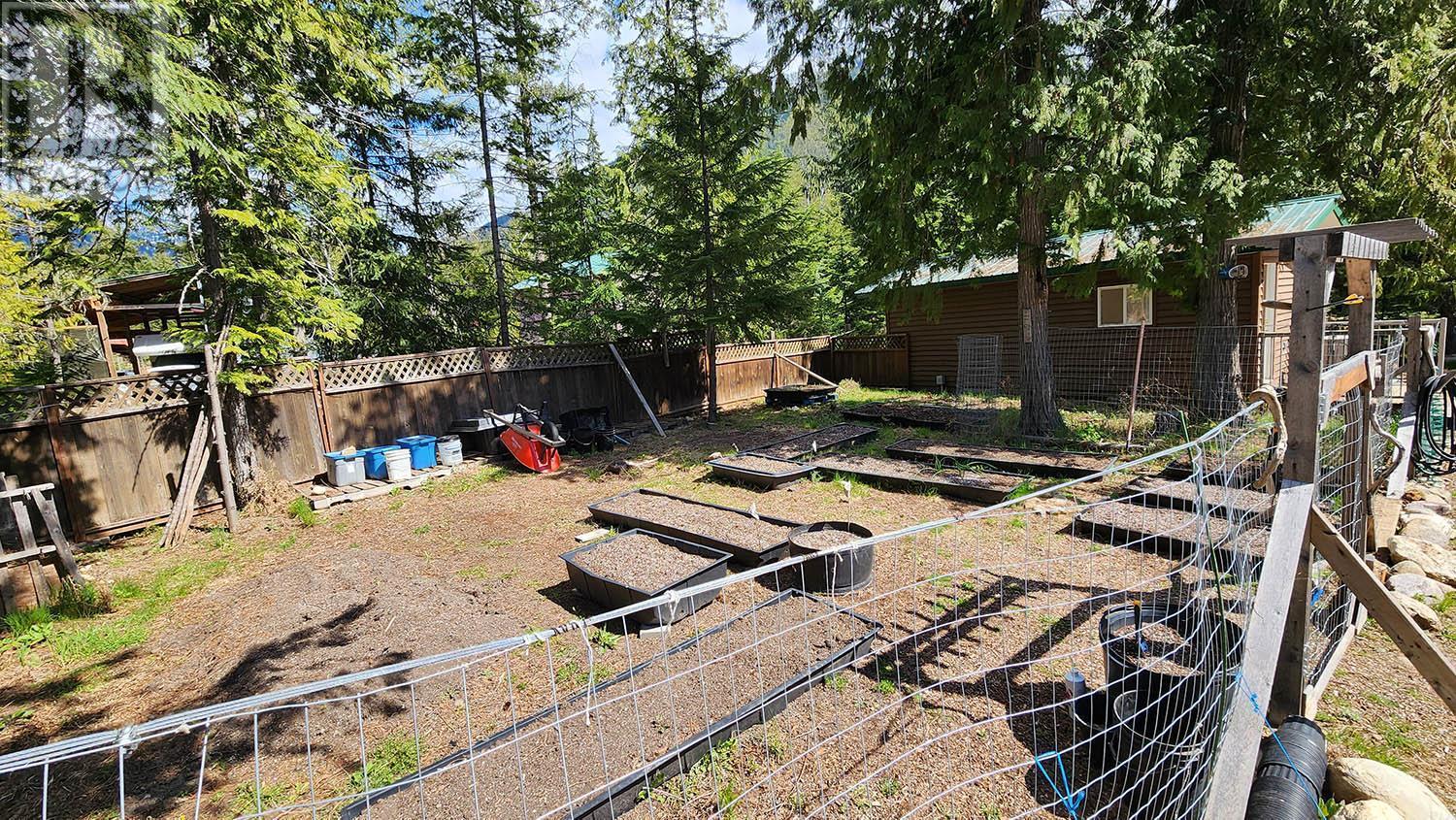 Fenced garden - 16424 Wadds Road, Crawford Bay, BC - Outdoor