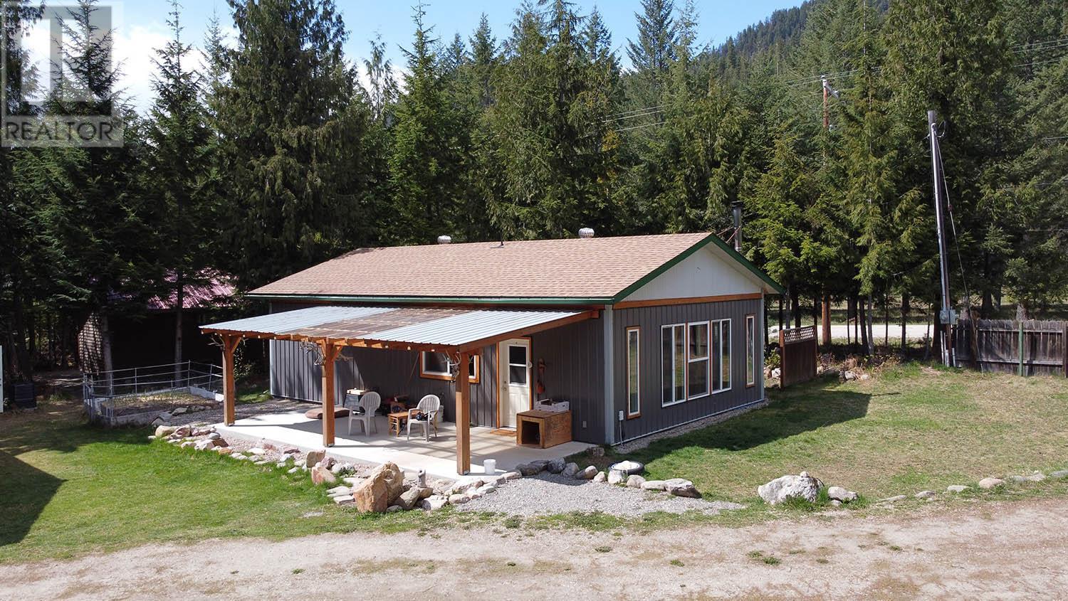Main home exterior - 16424 Wadds Road, Crawford Bay, BC - Outdoor