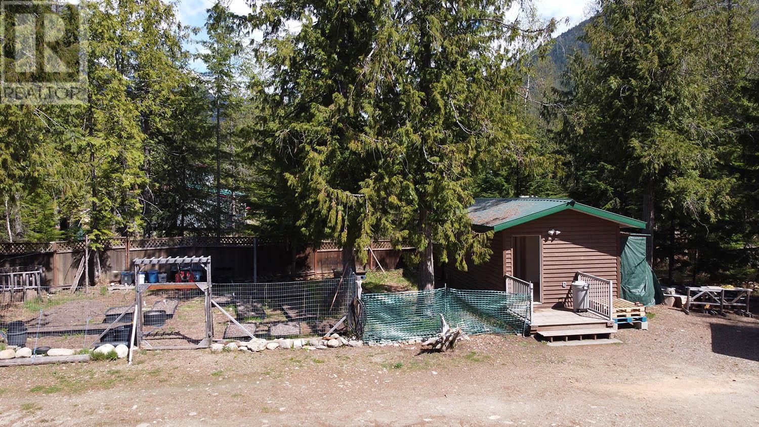 Office/Laundry cabin exterior w/ garden - 16424 Wadds Road, Crawford Bay, BC - Outdoor