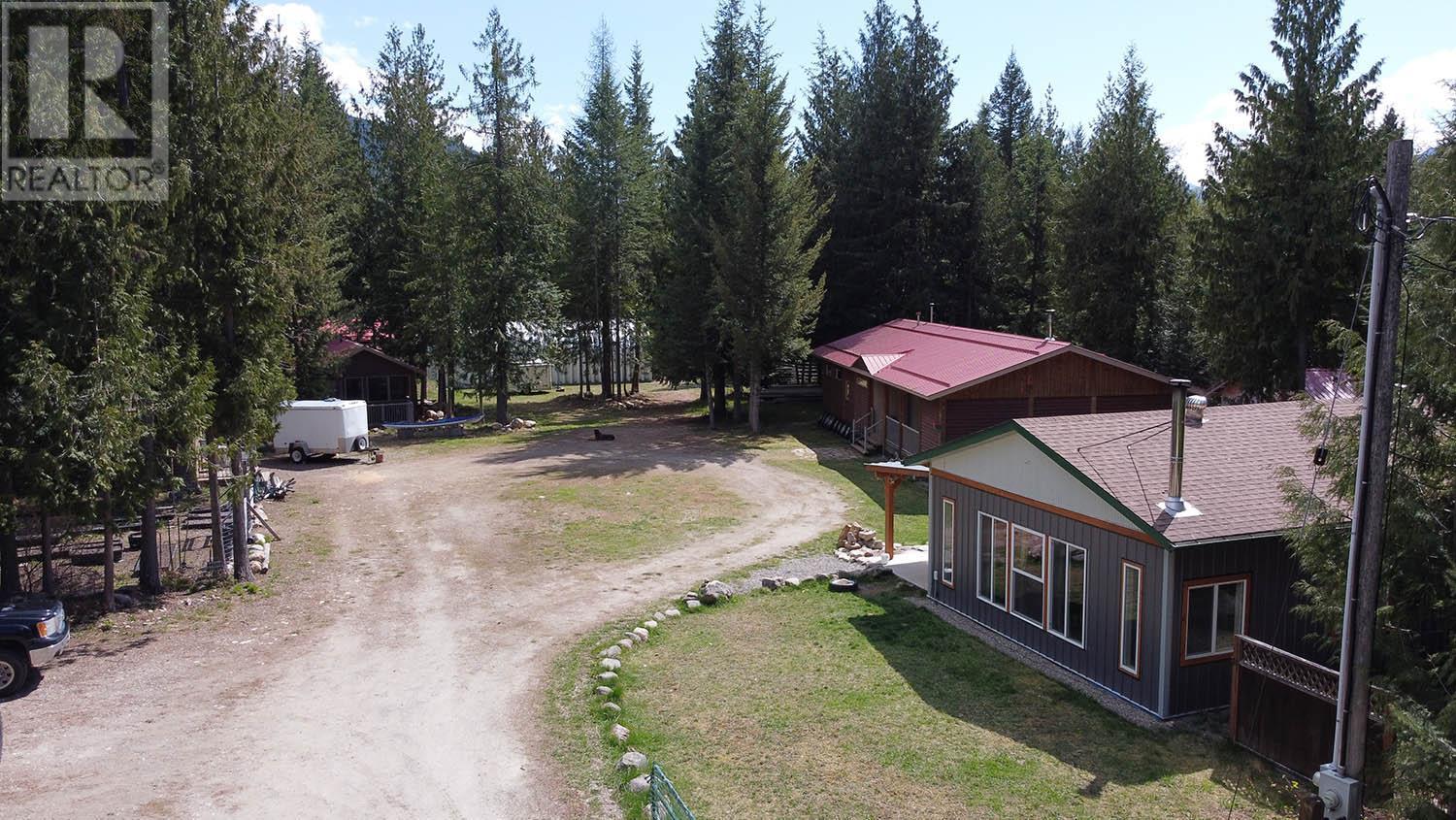 16424 Wadds Road, Crawford Bay, BC - Outdoor