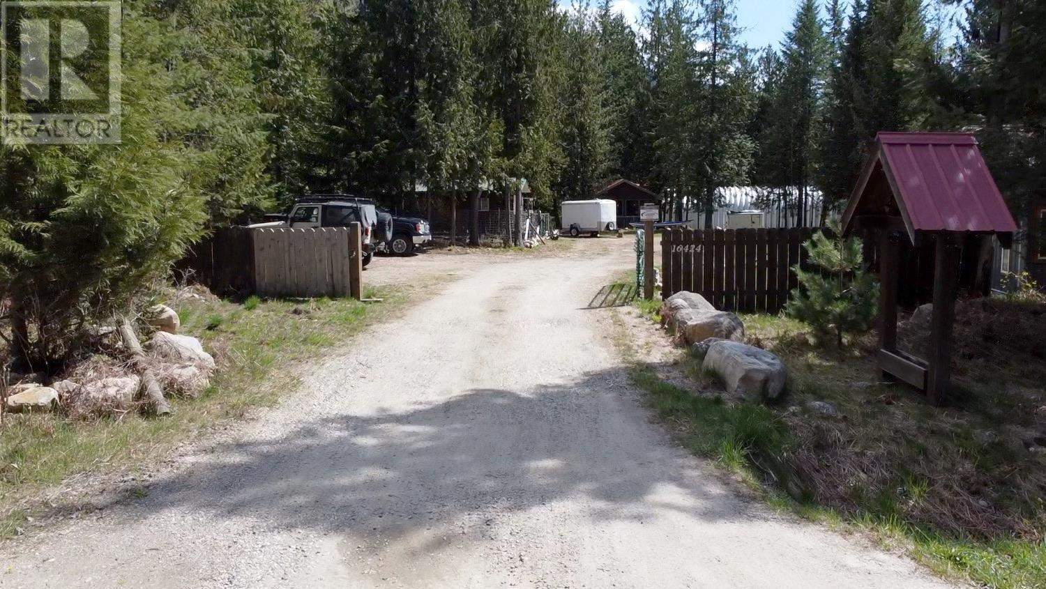 16424 Wadds Road, Crawford Bay, BC - Outdoor