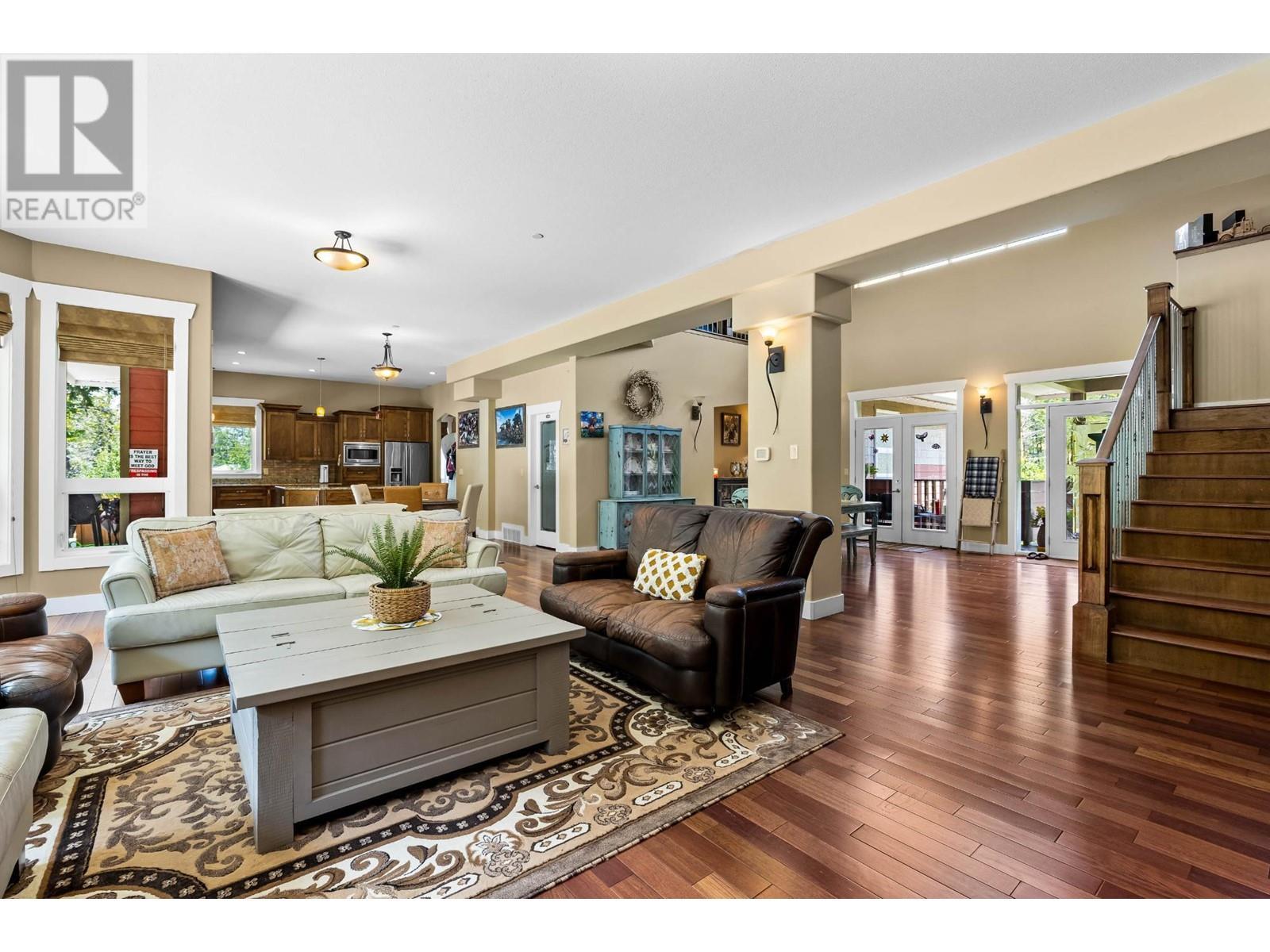 2555 Pratt Road, Kamloops, BC - Indoor Photo Showing Living Room