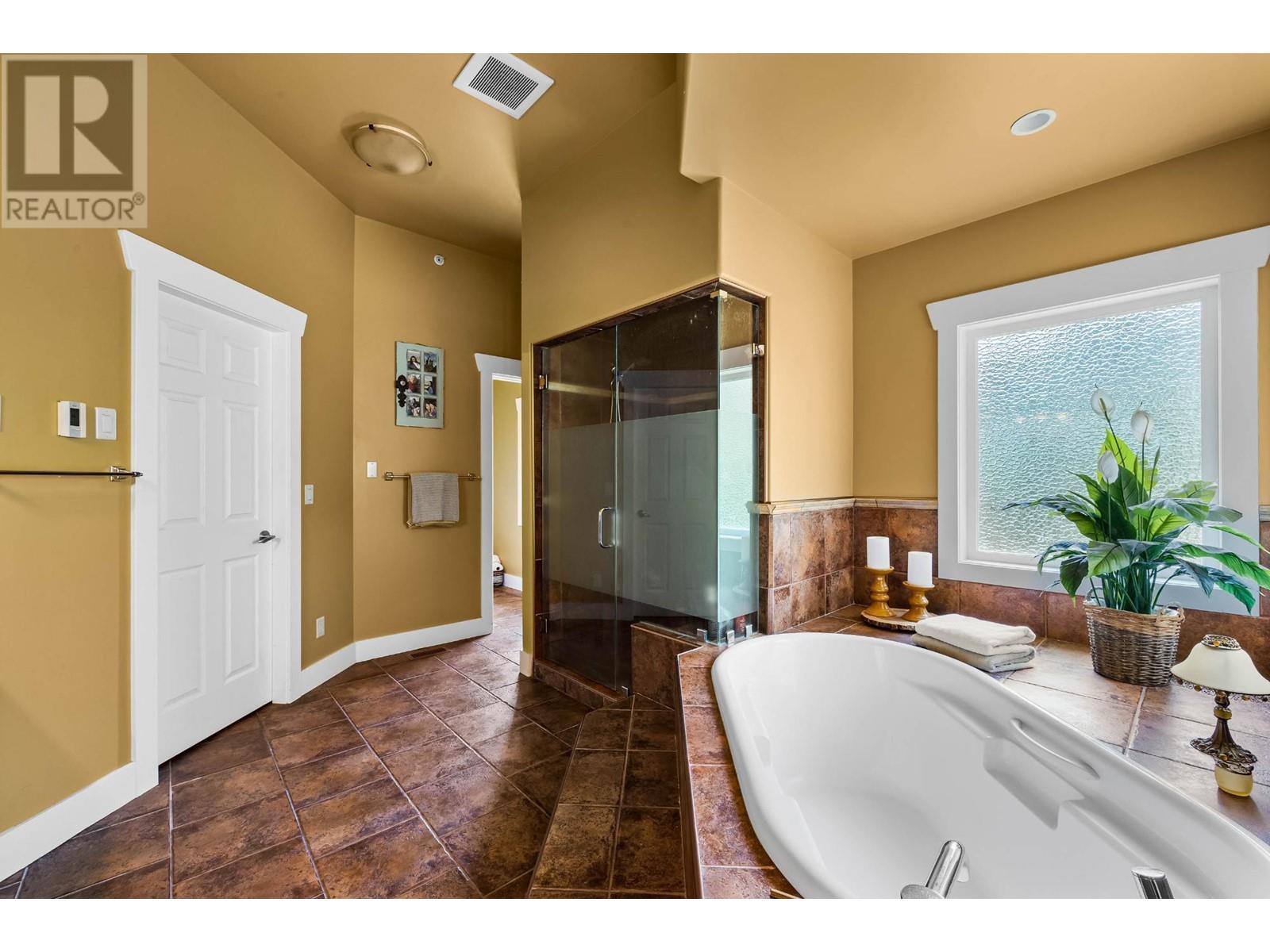 2555 Pratt Road, Kamloops, BC - Indoor Photo Showing Bathroom