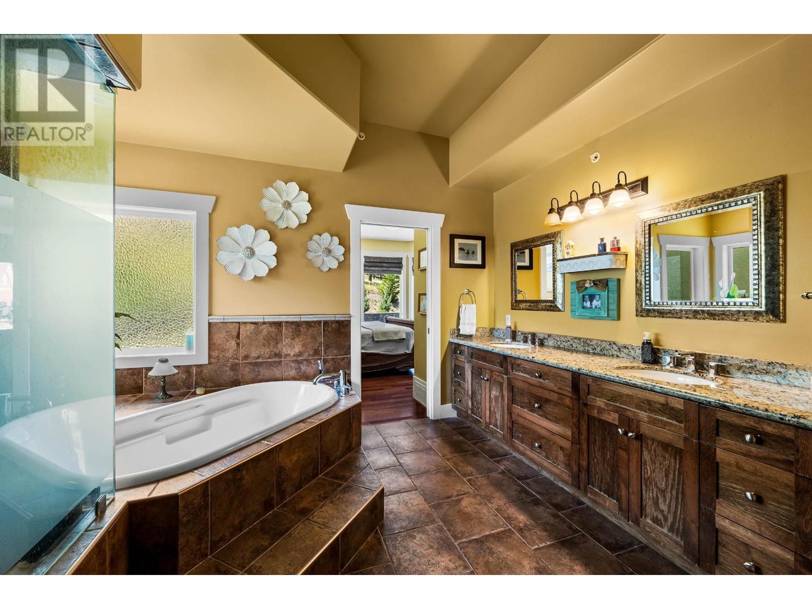 2555 Pratt Road, Kamloops, BC - Indoor Photo Showing Bathroom