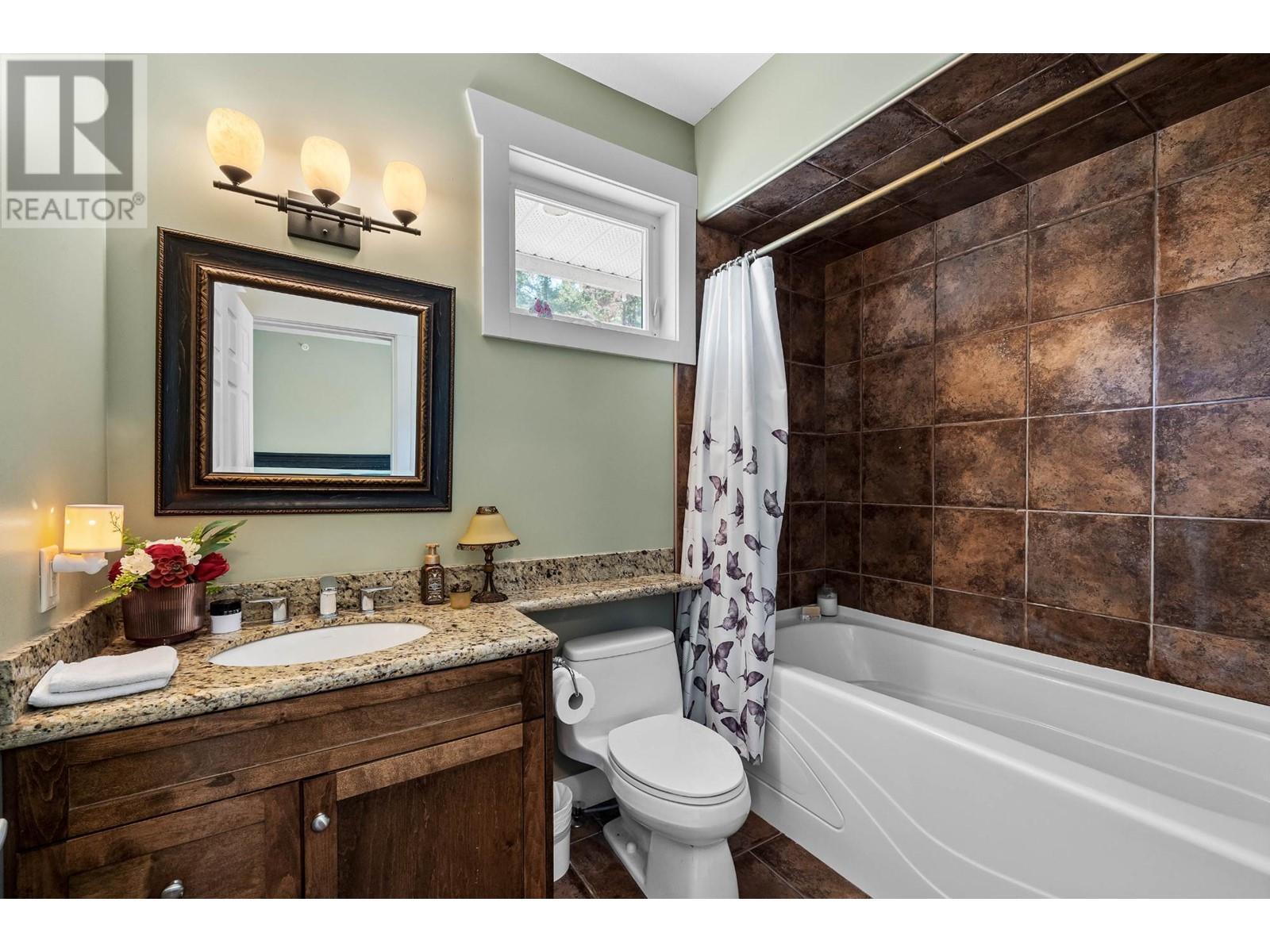 2555 Pratt Road, Kamloops, BC - Indoor Photo Showing Bathroom