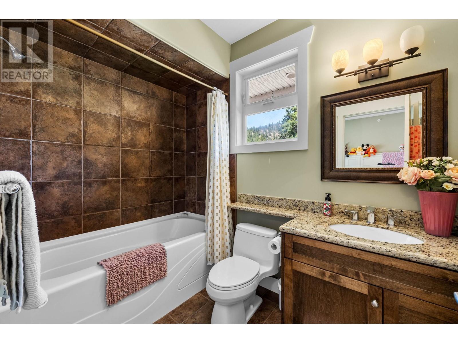 2555 Pratt Road, Kamloops, BC - Indoor Photo Showing Bathroom