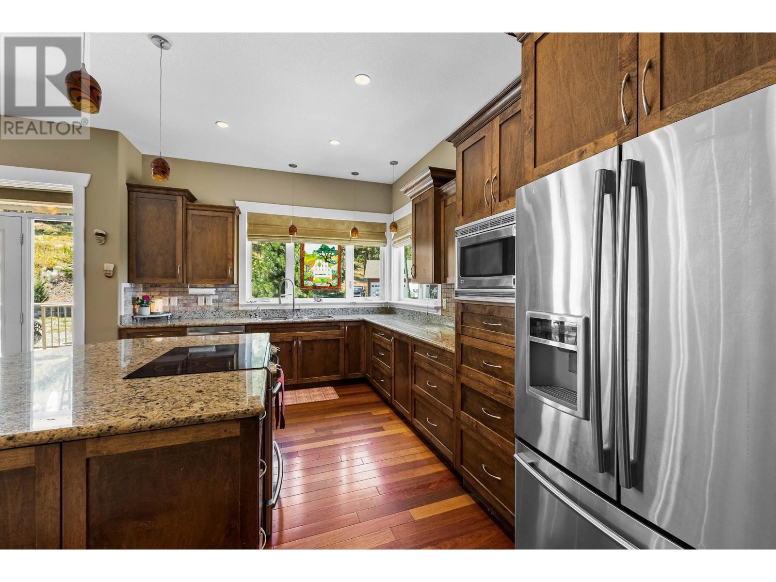 2555 Pratt Road, Kamloops, BC - Indoor Photo Showing Kitchen With Upgraded Kitchen
